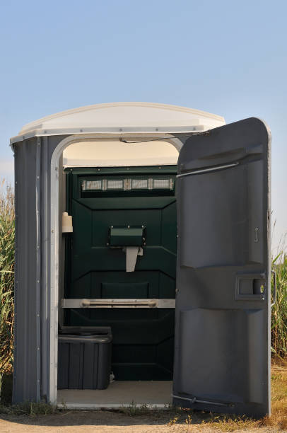 Best Portable restroom trailer rental  in West Glendive, MT